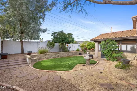 Exterior - 13014 S 40th Pl, Phoenix, AZ 85044 photo 8 of 9