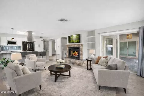 Living - 13014 S 40th Pl, Phoenix, AZ 85044 photo 2 of 7