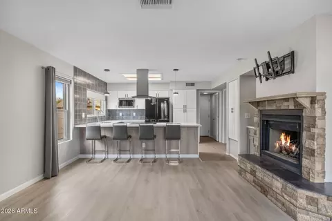 Kitchen - 13014 S 40th Pl, Phoenix, AZ 85044 photo 3 of 5