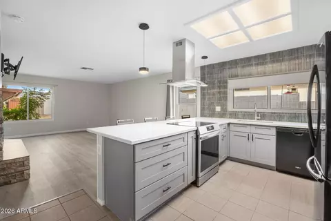 Kitchen - 13014 S 40th Pl, Phoenix, AZ 85044 photo 4 of 5