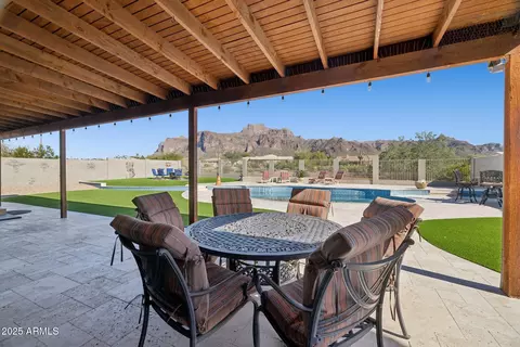103 S Sixshooter Rd S, Apache Junction, AZ 85119