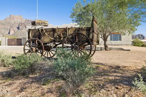 Exterior - 103 S Sixshooter Rd S, Apache Junction, AZ 85119 photo 2 of 12