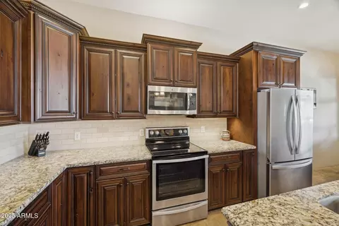Kitchen - 103 S Sixshooter Rd S, Apache Junction, AZ 85119 photo 4 of 5