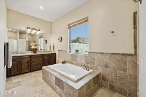 Bath - 103 S Sixshooter Rd S, Apache Junction, AZ 85119 photo 1 of 6