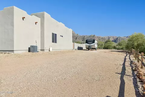 Exterior - 103 S Sixshooter Rd S, Apache Junction, AZ 85119 photo 7 of 12