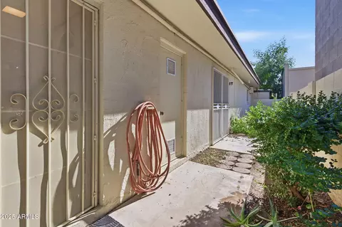 Exterior - 6542 N 5th Ave, Phoenix, AZ 85013 photo 5 of 6