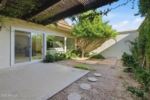 Exterior - 6542 N 5th Ave, Phoenix, AZ 85013 photo 4 of 6