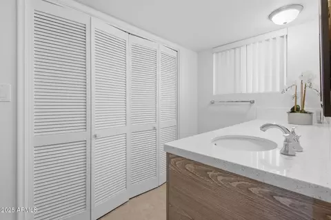 Bath - 6542 N 5th Ave, Phoenix, AZ 85013 photo 2 of 3