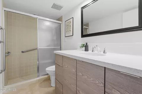Bath - 6542 N 5th Ave, Phoenix, AZ 85013 photo 3 of 3