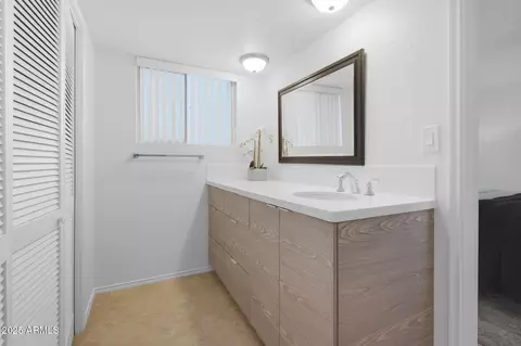 Bath - 6542 N 5th Ave, Phoenix, AZ 85013 photo 1 of 3