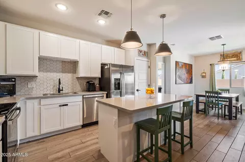 2753 E Fossil Ridge Rd, Phoenix, AZ 85050