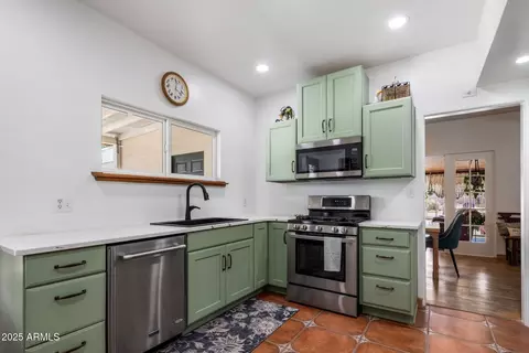 Kitchen - 55 E Pierson St, Phoenix, AZ 85012 photo 1 of 2