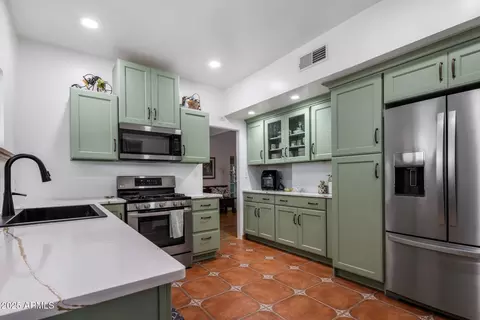 Kitchen - 55 E Pierson St, Phoenix, AZ 85012 photo 2 of 2