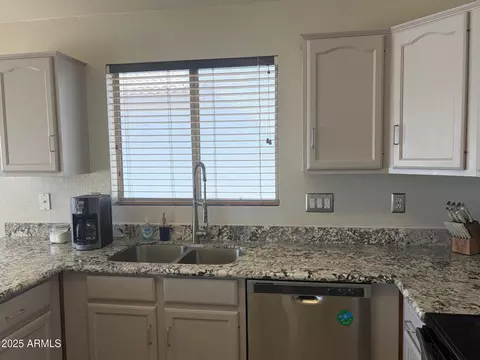Kitchen - 112 W Smoke Tree Rd, Gilbert, AZ 85233 photo 3 of 6