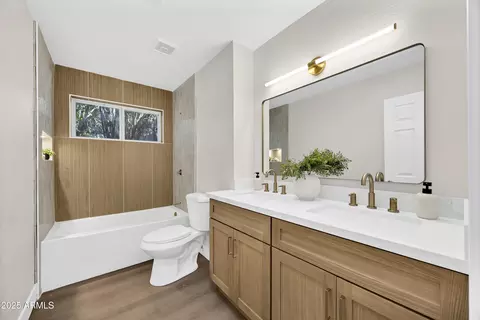 Bath - 3828 E Sahuaro Dr, Phoenix, AZ 85028 photo 2 of 2