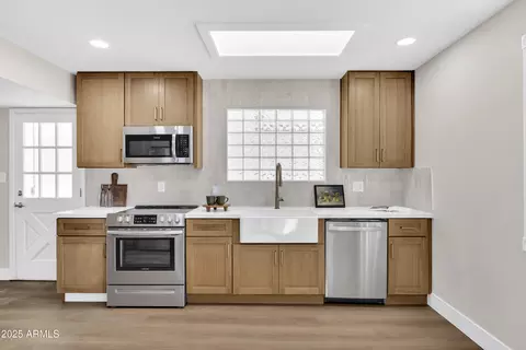 Kitchen - 3828 E Sahuaro Dr, Phoenix, AZ 85028 photo 2 of 2