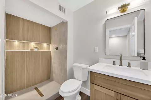 Bath - 3828 E Sahuaro Dr, Phoenix, AZ 85028 photo 1 of 2