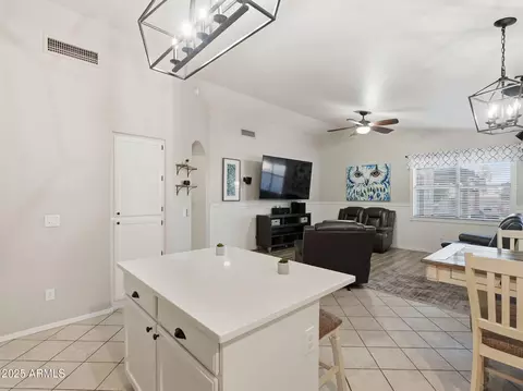 Kitchen - 1516 E Cheyenne St, Gilbert, AZ 85296 photo 4 of 6