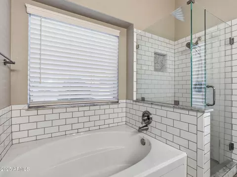 Bath - 1516 E Cheyenne St, Gilbert, AZ 85296 photo 2 of 3