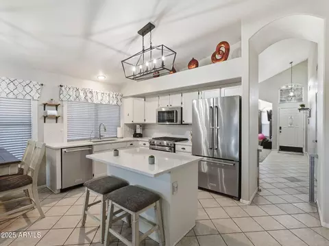 Kitchen - 1516 E Cheyenne St, Gilbert, AZ 85296 photo 5 of 6