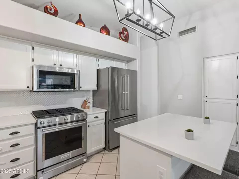 Kitchen - 1516 E Cheyenne St, Gilbert, AZ 85296 photo 3 of 6