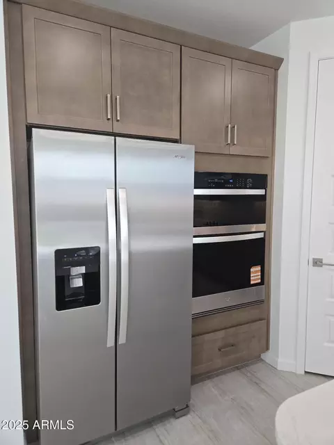 Kitchen - 9816 S 11th Pl, Phoenix, AZ 85042 photo 4 of 5