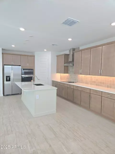 Kitchen - 9816 S 11th Pl, Phoenix, AZ 85042 photo 5 of 5