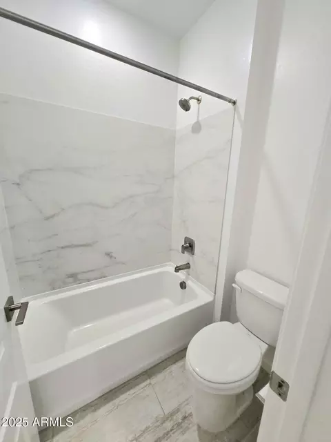 Bath - 9816 S 11th Pl, Phoenix, AZ 85042 photo 8 of 8