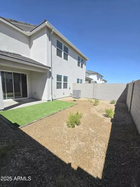 Exterior - 9816 S 11th Pl, Phoenix, AZ 85042 photo 9 of 9
