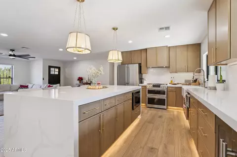 2437 E North Ln, Phoenix, AZ 85028 photo 8