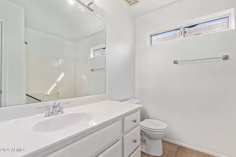Bath - 2214 E Wahalla Ln, Phoenix, AZ 85024 photo 2 of 2