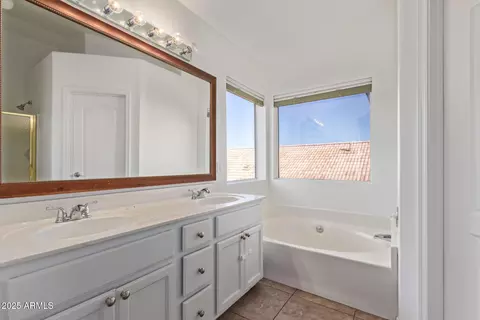 Bath - 2214 E Wahalla Ln, Phoenix, AZ 85024 photo 1 of 2