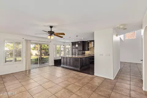 Living - 2214 E Wahalla Ln, Phoenix, AZ 85024 photo 3 of 4