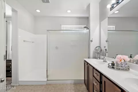 Bath - 1997 E Flintlock Dr, Gilbert, AZ 85298 photo 1 of 3