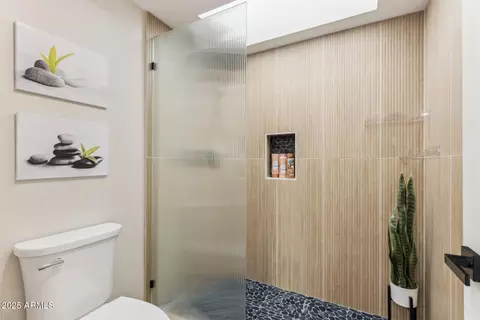 Bath - 3059 E Rose Ln, Phoenix, AZ 85016 photo 1 of 5