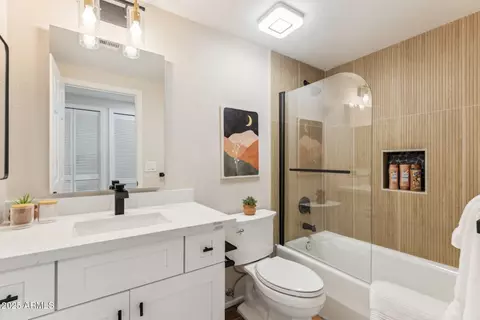 Bath - 3059 E Rose Ln, Phoenix, AZ 85016 photo 2 of 5