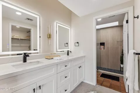 Bath - 3059 E Rose Ln, Phoenix, AZ 85016 photo 3 of 5