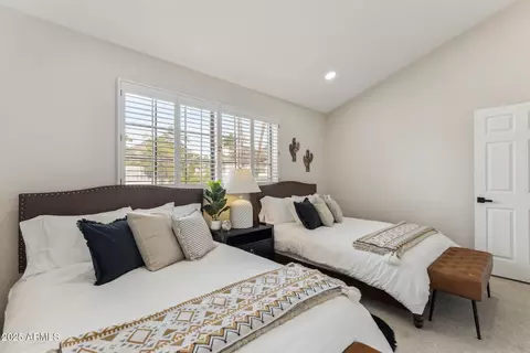 Bedroom - 3059 E Rose Ln, Phoenix, AZ 85016 photo 1 of 8