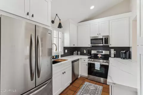Kitchen - 3059 E Rose Ln, Phoenix, AZ 85016 photo 3 of 3