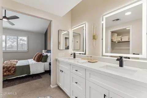 Bath - 3059 E Rose Ln, Phoenix, AZ 85016 photo 4 of 5