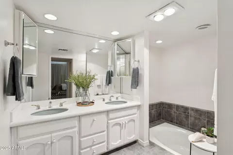 Bath - 3800 E Lincoln Dr #7, Phoenix, AZ 85018 photo 2 of 4
