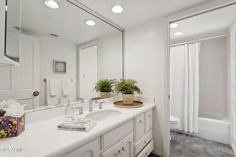 Bath - 3800 E Lincoln Dr #7, Phoenix, AZ 85018 photo 3 of 4