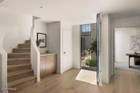 Entry Way - 4610 N 40th St, Phoenix, AZ 85018 photo 2 of 5