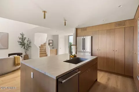 Kitchen - 4610 N 40th St, Phoenix, AZ 85018 photo 1 of 2