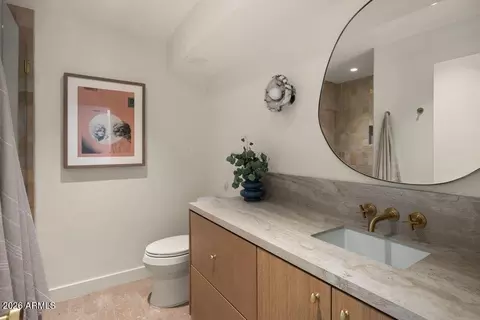 Bath - 4610 N 40th St, Phoenix, AZ 85018 photo 1 of 5