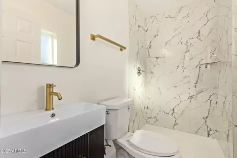 Bath - 1321 W Mountain View Rd, Phoenix, AZ 85021 photo 1 of 2