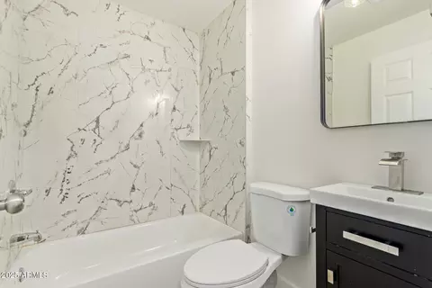 Bath - 1321 W Mountain View Rd, Phoenix, AZ 85021 photo 2 of 2