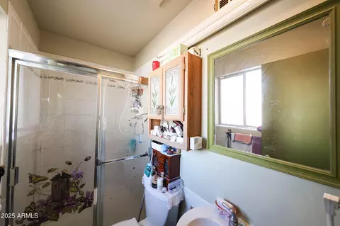 Bath - 2012 W Aster Dr, Phoenix, AZ 85029 photo 2 of 2