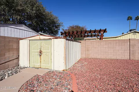 Exterior - 2012 W Aster Dr, Phoenix, AZ 85029 photo 7 of 10