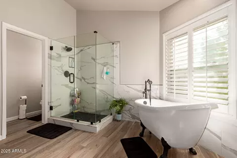 Bath - 408 E South Fork Dr, Phoenix, AZ 85048 photo 2 of 5
